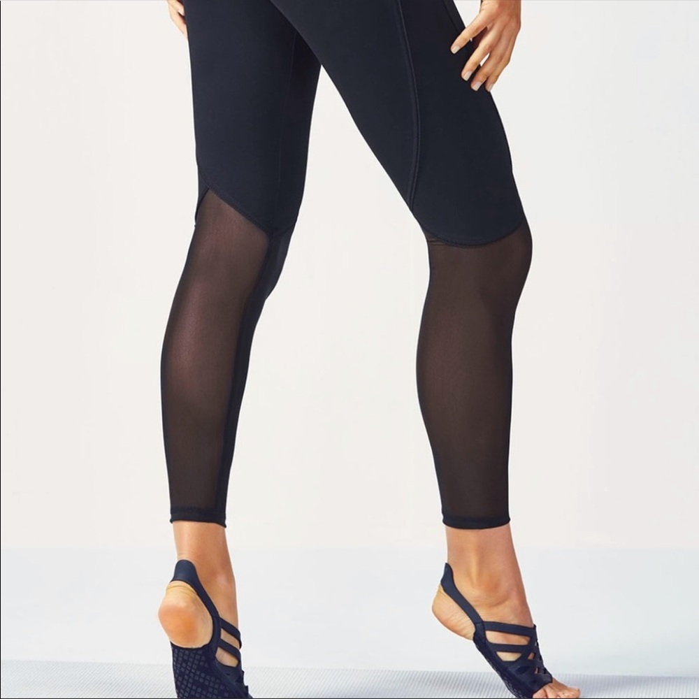 NWT Fabletics Hadley High Waisted 7/I Capri S